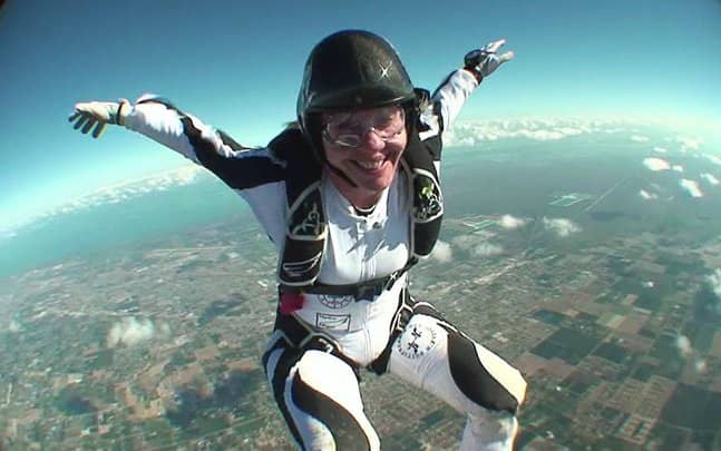 blondeskydiver